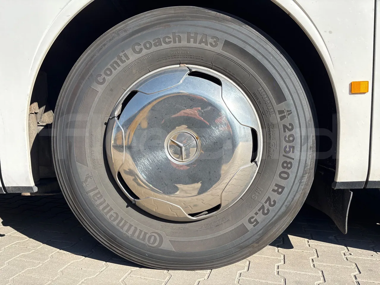 Mercedes-Benz Tourismo 632 02 -EURO5 - 315kw - 12.96 m - rear left tire photo