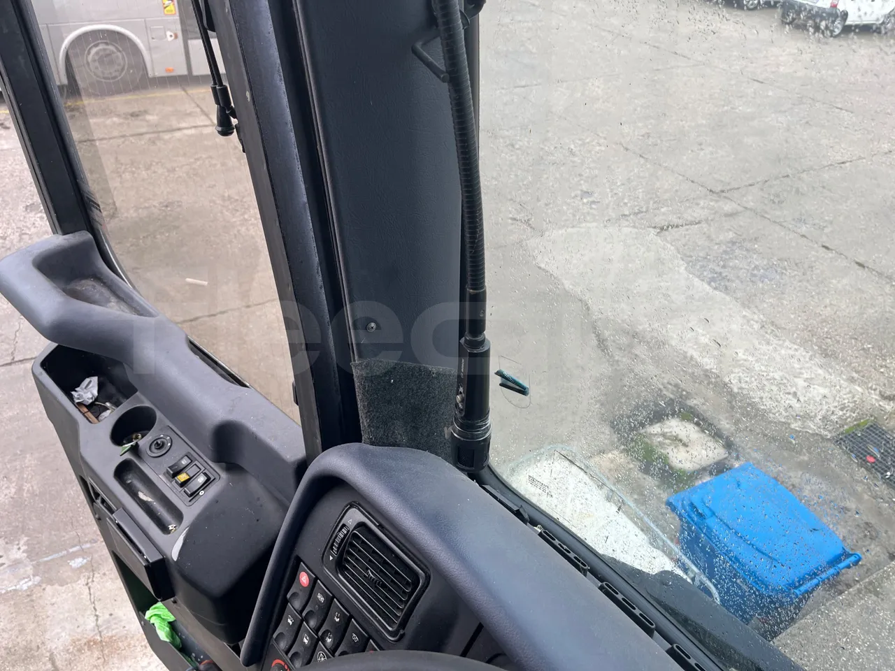 Iveco Irisbus France SFR115-362 - Euro3 - 266kW - 11.995mt - driver microphone accessories photo