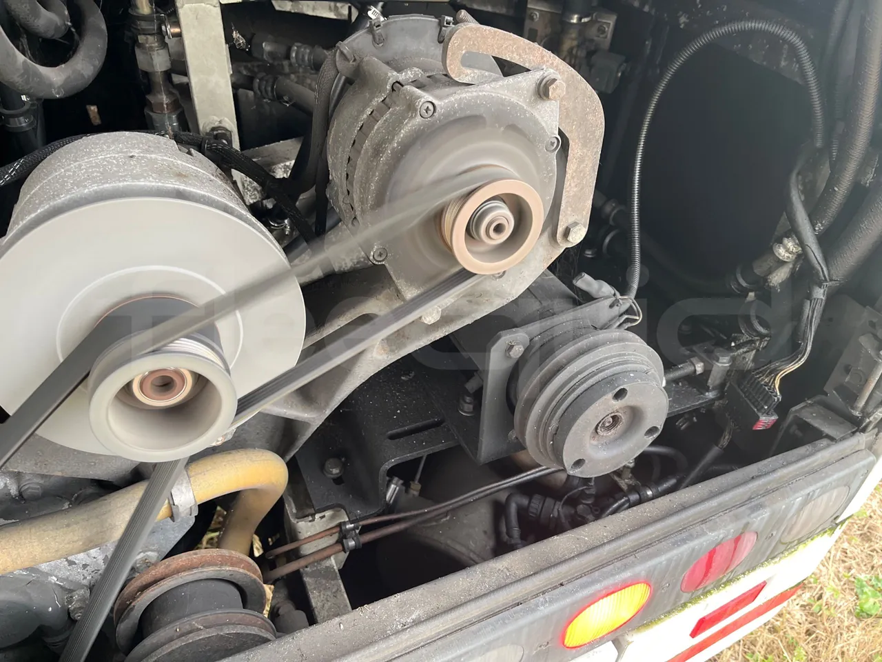 Iveco Irisbus France SFR115-362 - Euro3 - 266kW - 11.995mt - air conditioning compressor