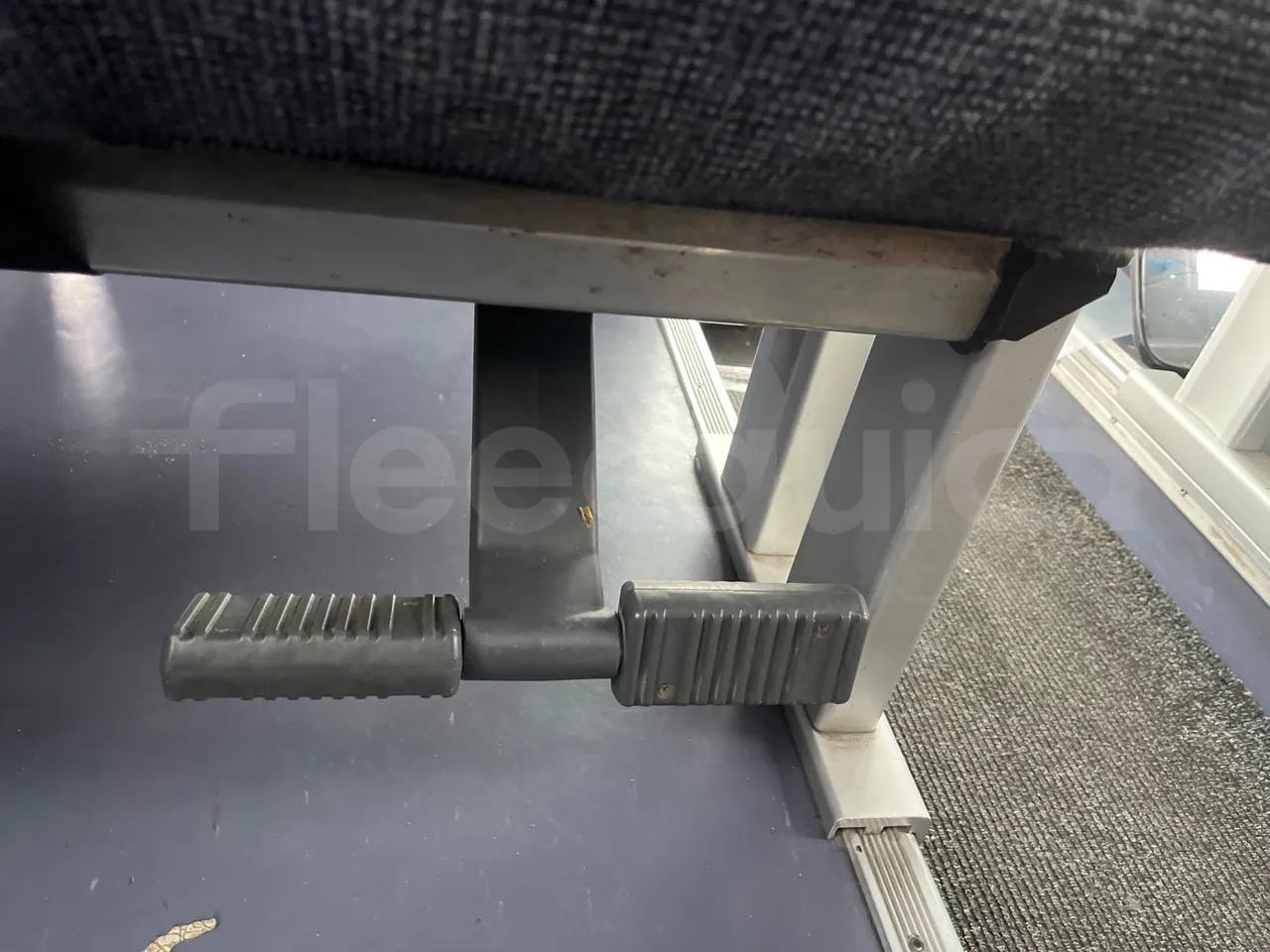 Iveco Irisbus France SFR115-362 - Euro3 - 266kW - 11.995mt - footrest detail photo