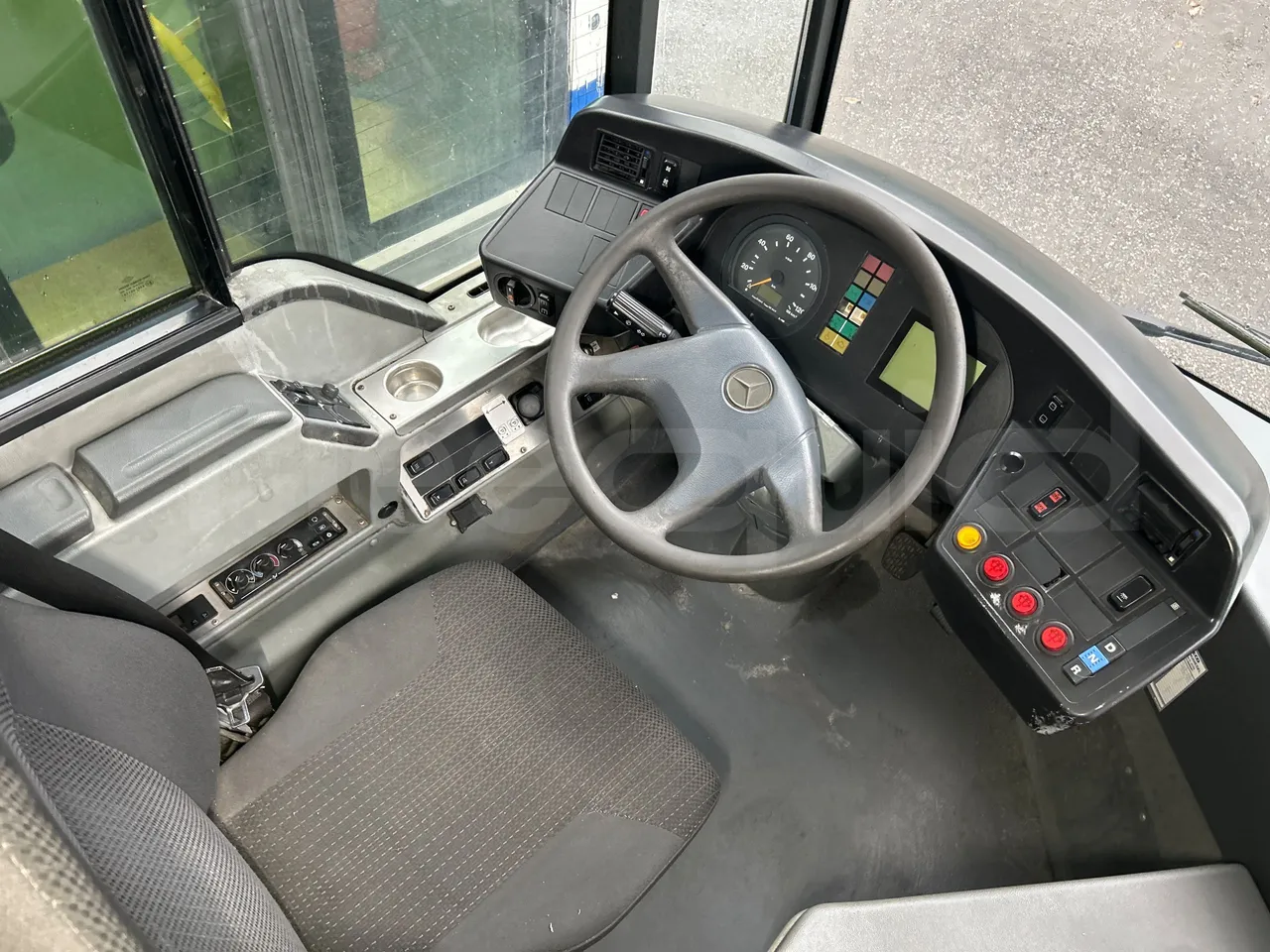 Mercedes-Benz Citaro O 530 LE - Euro5 - 220kW - 13.057mt - buttons panels on