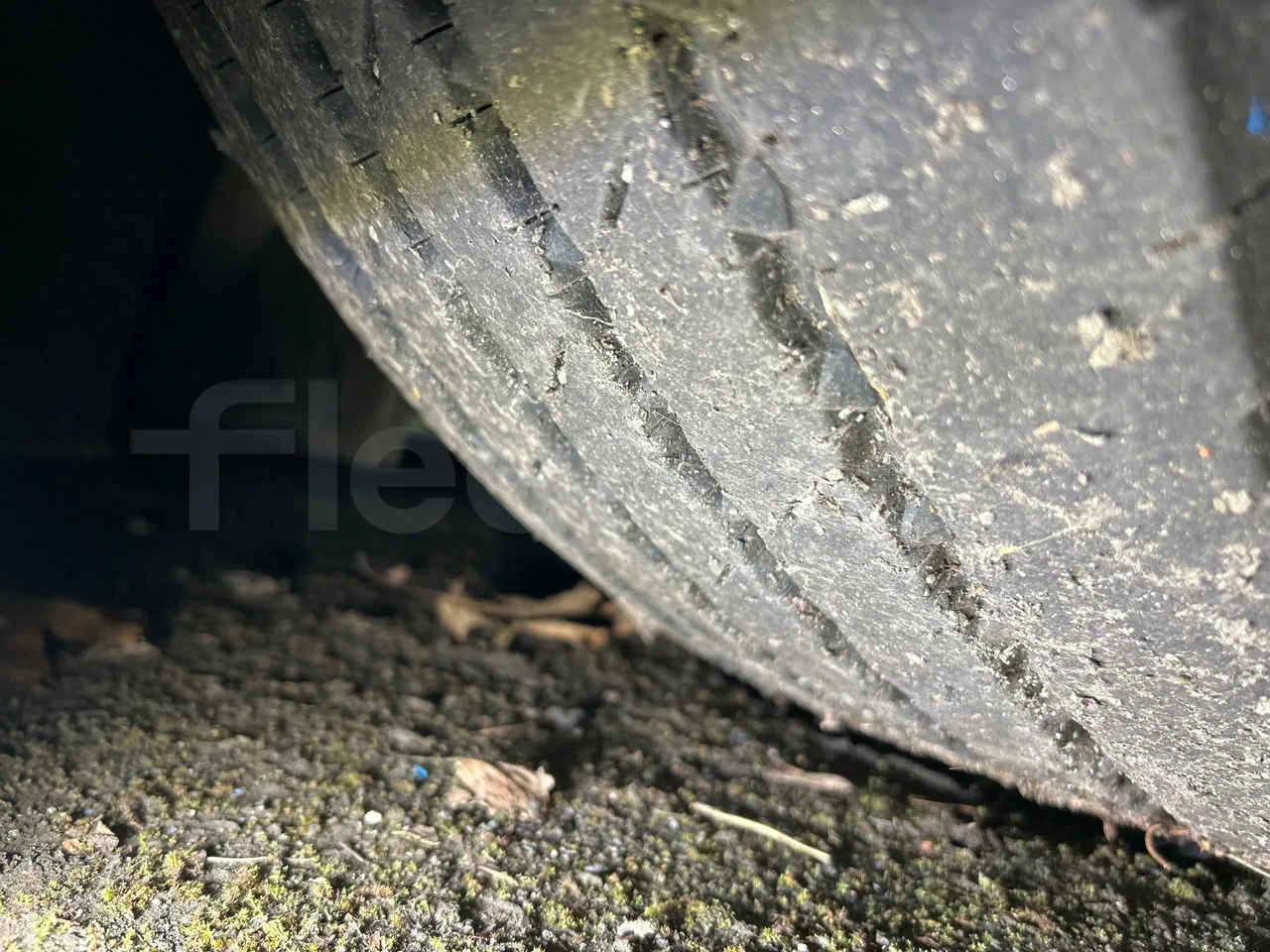 Mercedes-Benz Citaro O 530 LE - Euro5 - 220kW - 13.057mt - tread condition front tires left