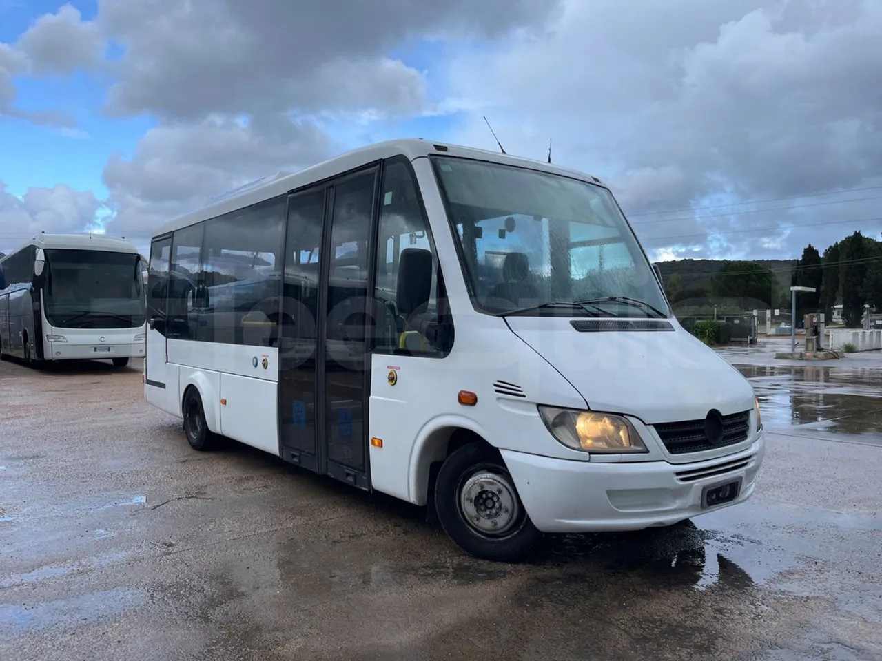 Mercedes-Benz Sprinter 905.6 - Euro3 -115 kW - 6.945 mt - 3/4 front right doors