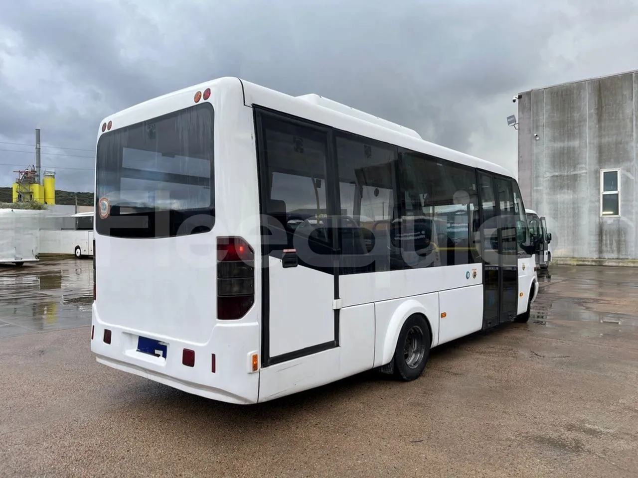 Mercedes-Benz Sprinter 905.6 - Euro3 -115 kW - 6.945 mt - 3/4 right rear doors closed