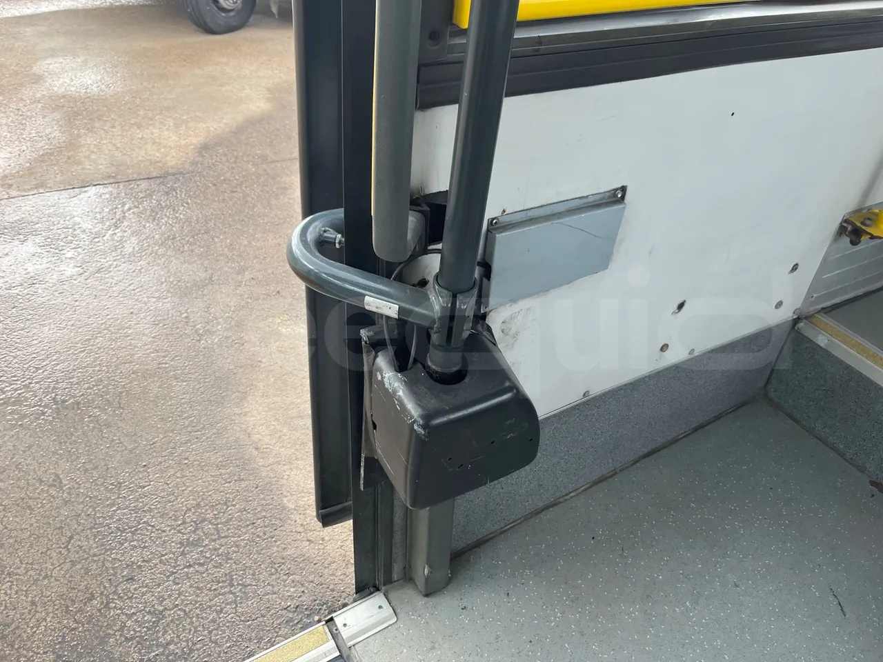 Mercedes-Benz Sprinter 905.6 - Euro3 -115 kW - 6.945 mt - door mechanism photo