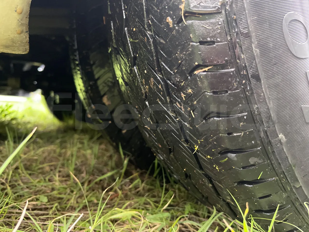 Mercedes-Benz Sprinter 905.6 - Euro3 -115 kW - 6.945 mt - tread condition front tires left