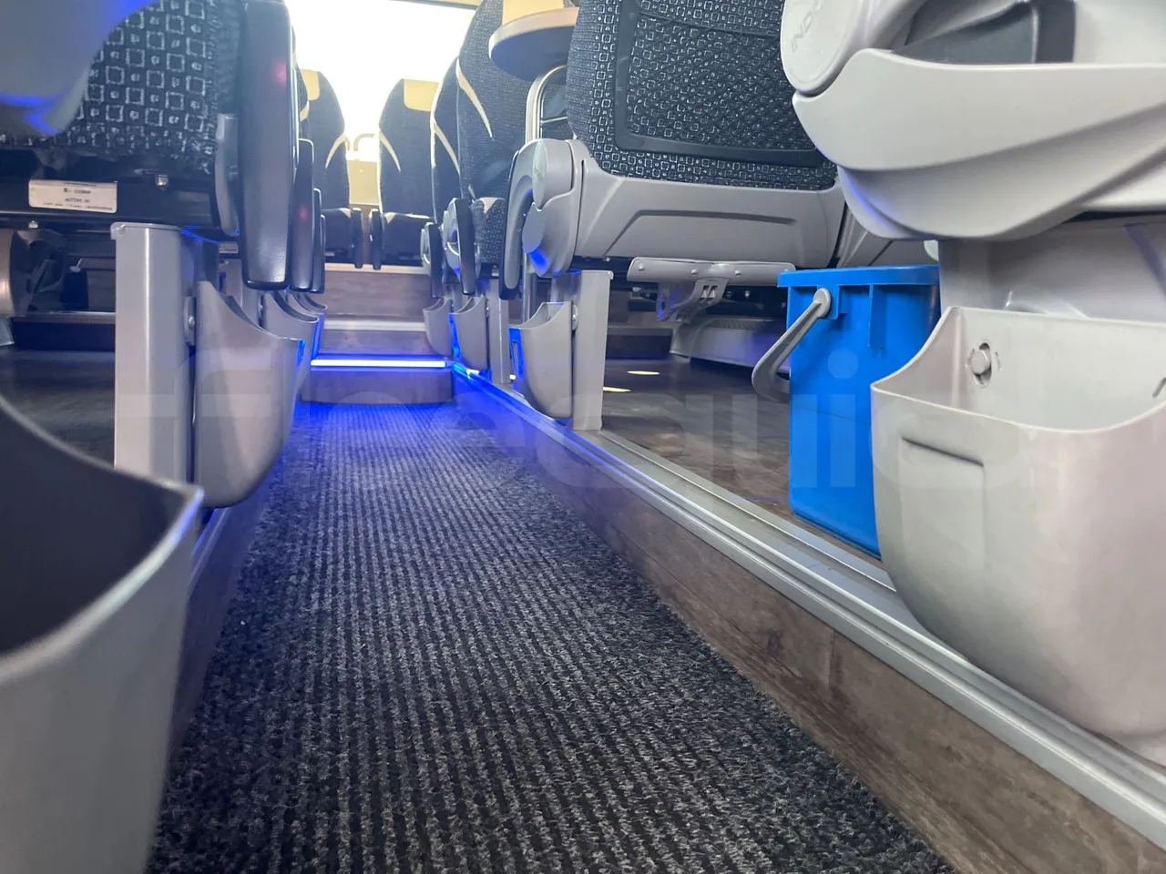 Indcar Wing WGIVMY11/ Euro 6 - 132 Kw - 7.995 Mt - seat brackets photo