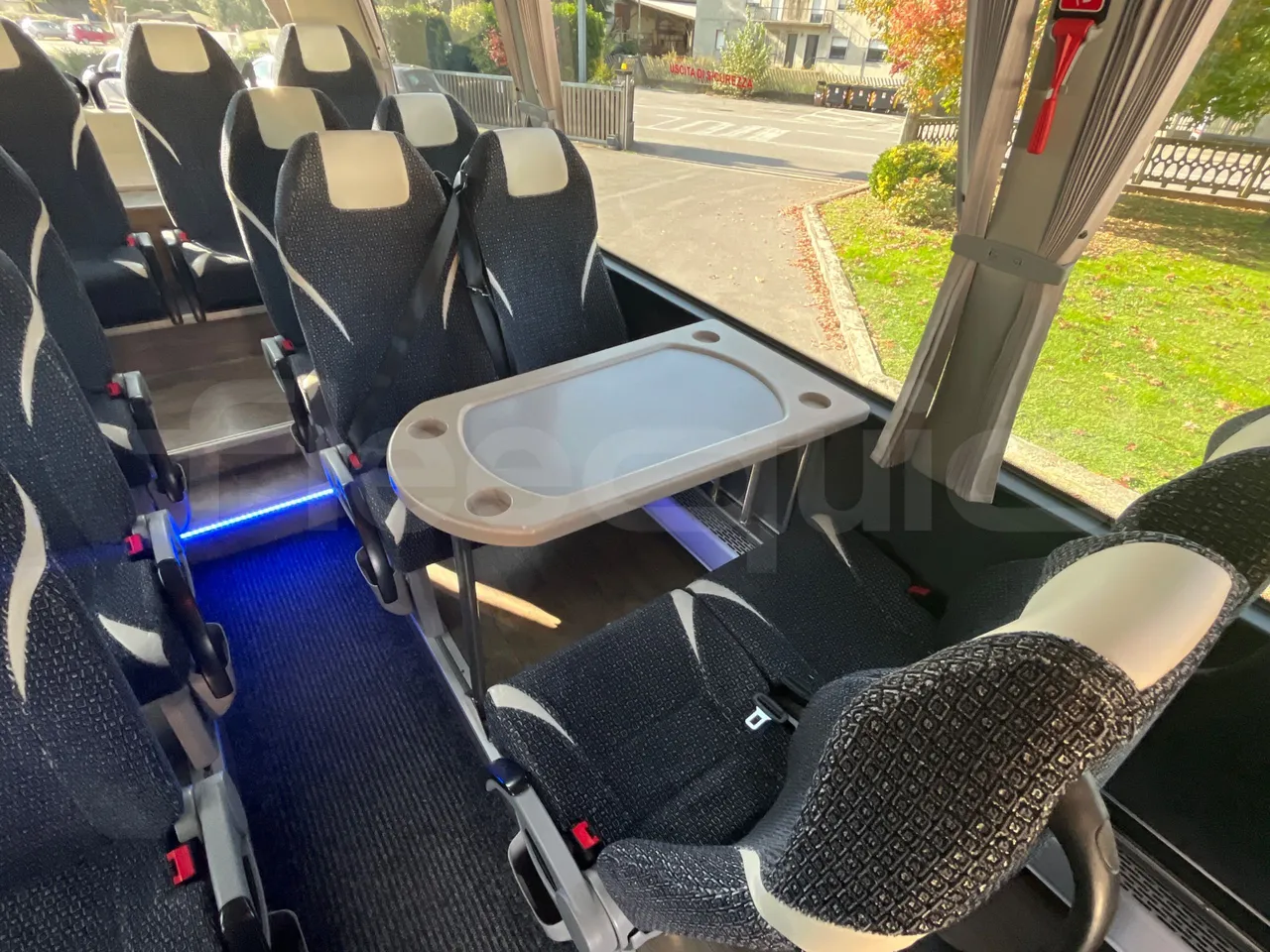 Indcar Wing WGIVMY11/ Euro 6 - 132 Kw - 7.995 Mt - disabled area photo