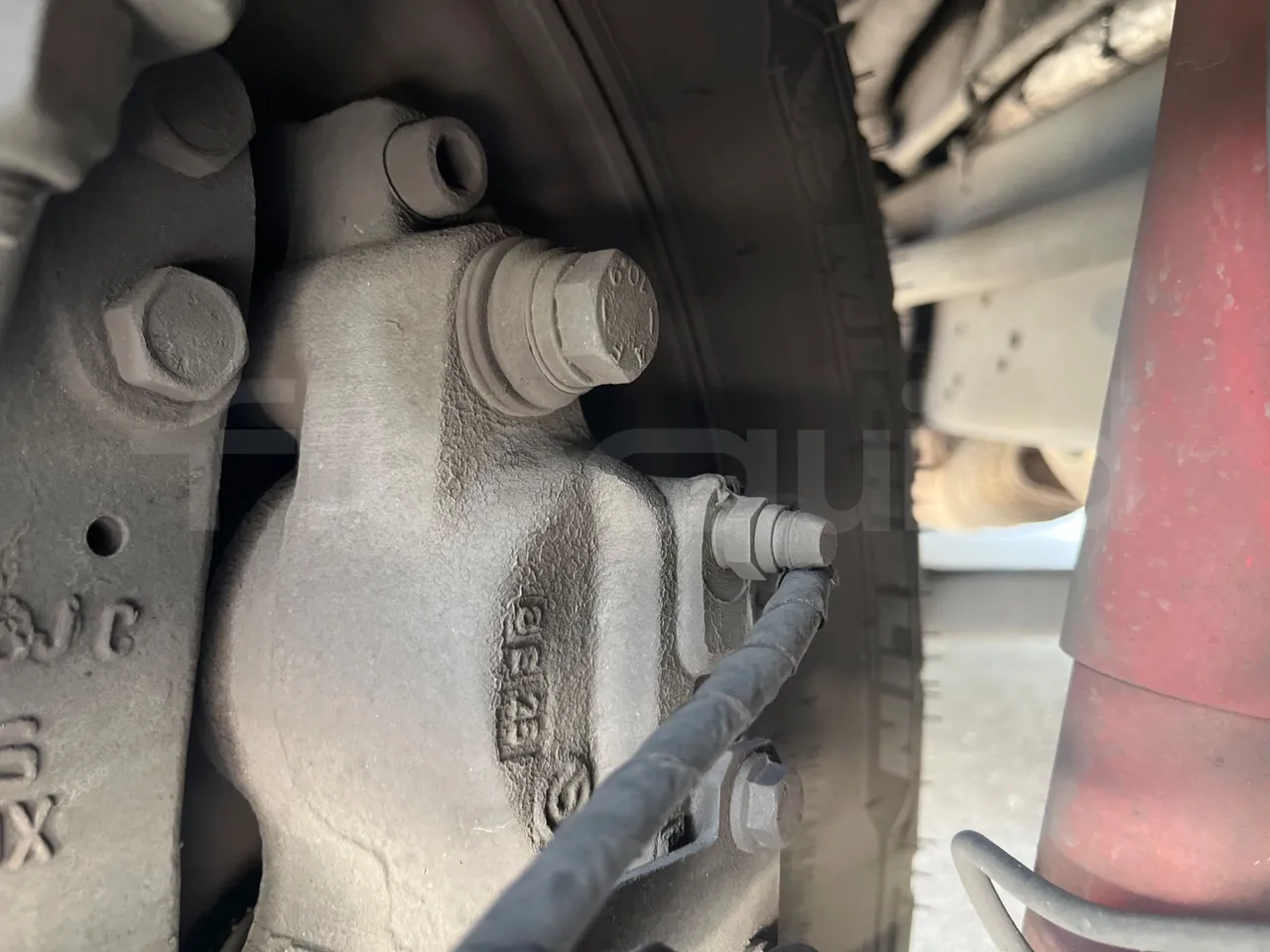 Indcar Wing WGIVMY11/ Euro 6 - 132 Kw - 7.995 Mt - front brake calipers right