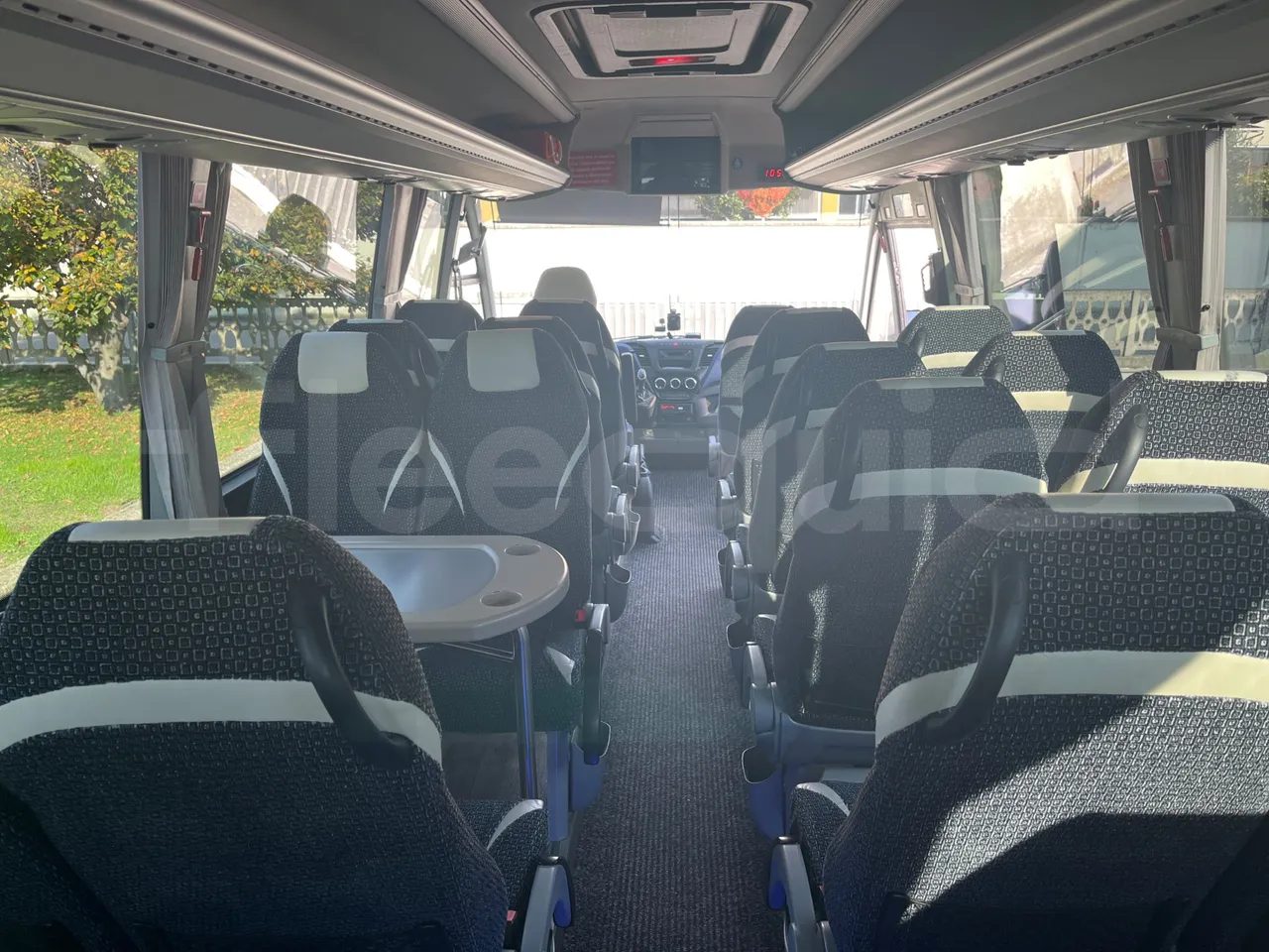 Indcar Wing WGIVMY11/ Euro 6 - 132 Kw - 7.995 Mt - forward view middle aisle