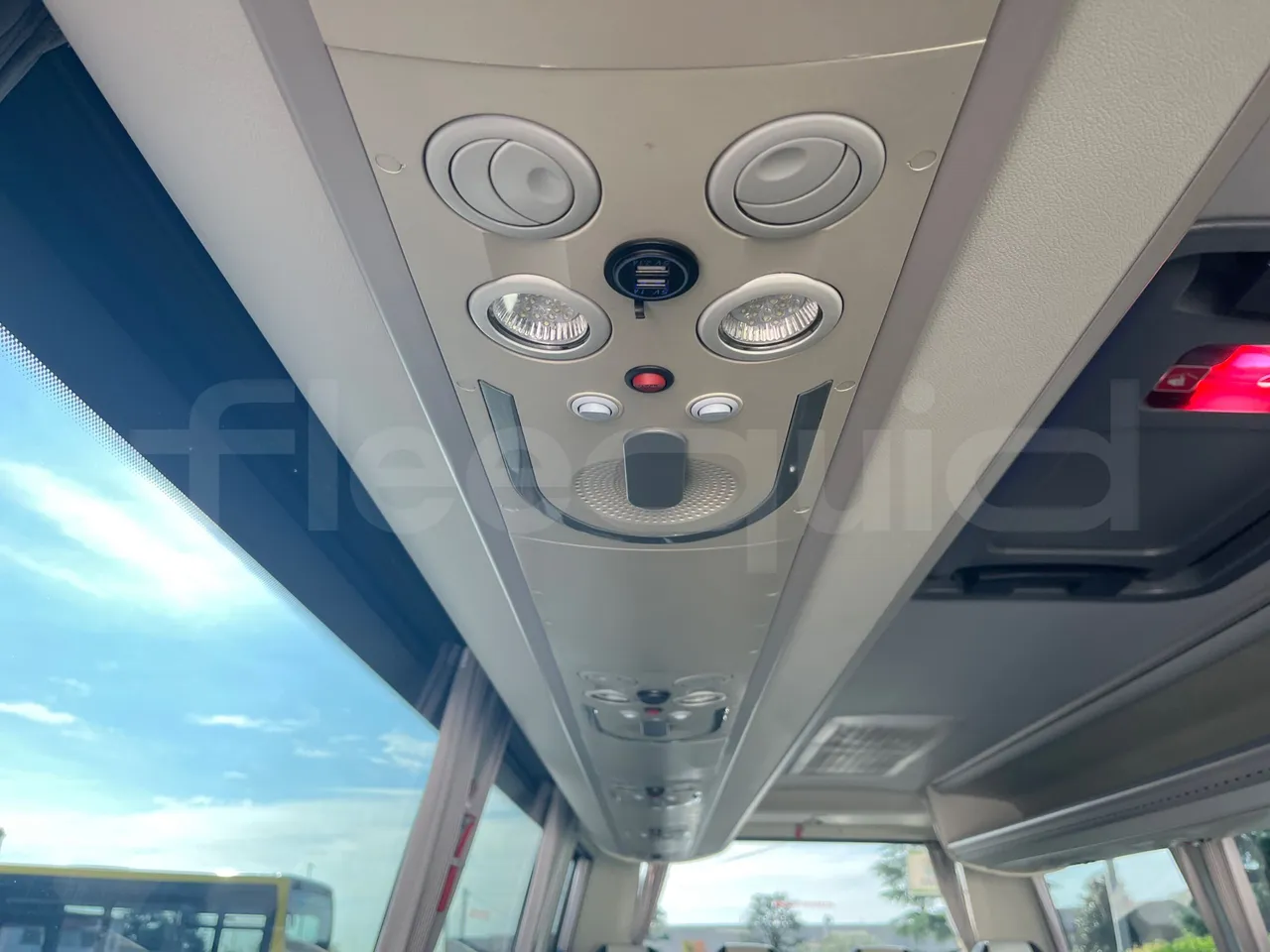 Indcar Wing WGIVMY11/ Euro 6 - 132 Kw - 7.995 Mt - power outlets detail