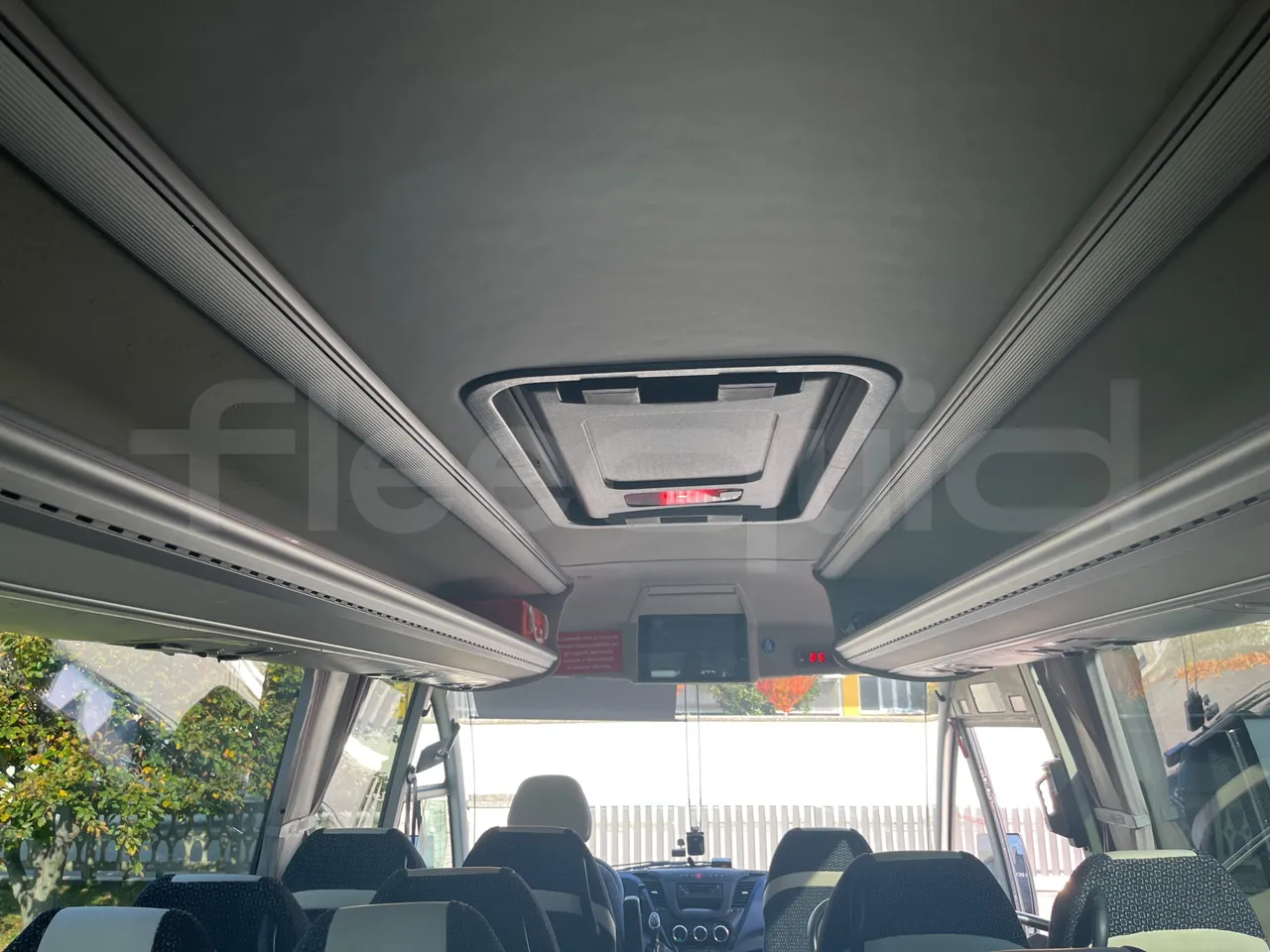 Indcar Wing WGIVMY11/ Euro 6 - 132 Kw - 7.995 Mt - overhead compartments photo