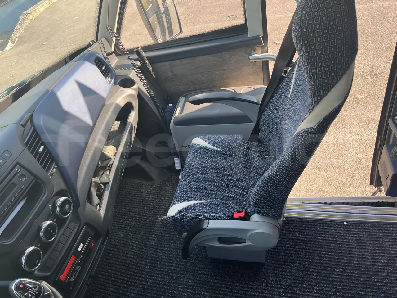 Indcar Wing WGIVMY11/ Euro 6 - 132 Kw - 7.995 Mt - hostess seat photo