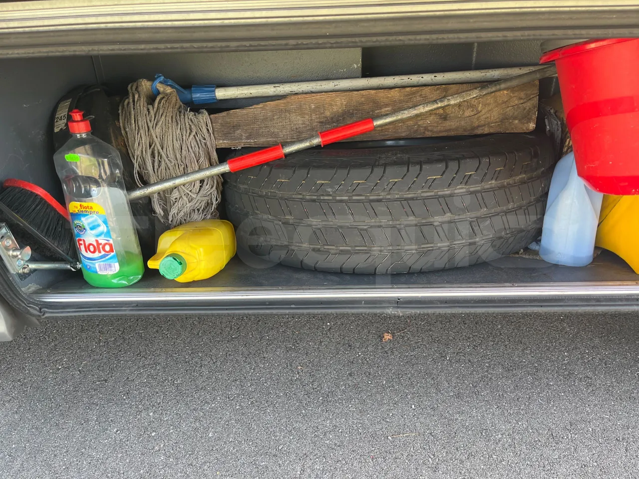 Indcar Wing WGIVMY11/ Euro 6 - 132 Kw - 7.995 Mt - spare wheel