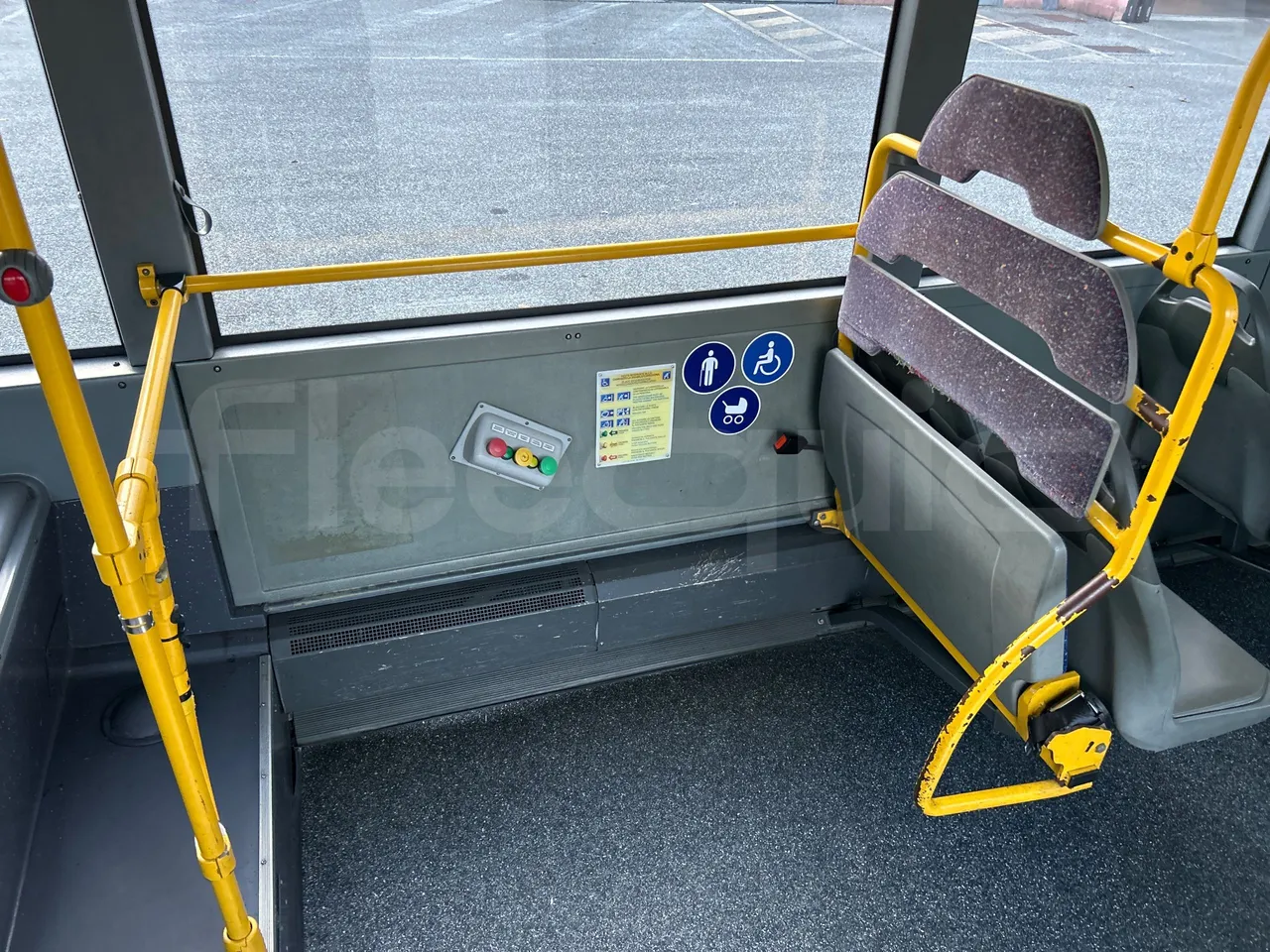 Mercedes-Benz O 530 G- 3P - Euro5 - 260kW - 17.940mt - disabled area photo