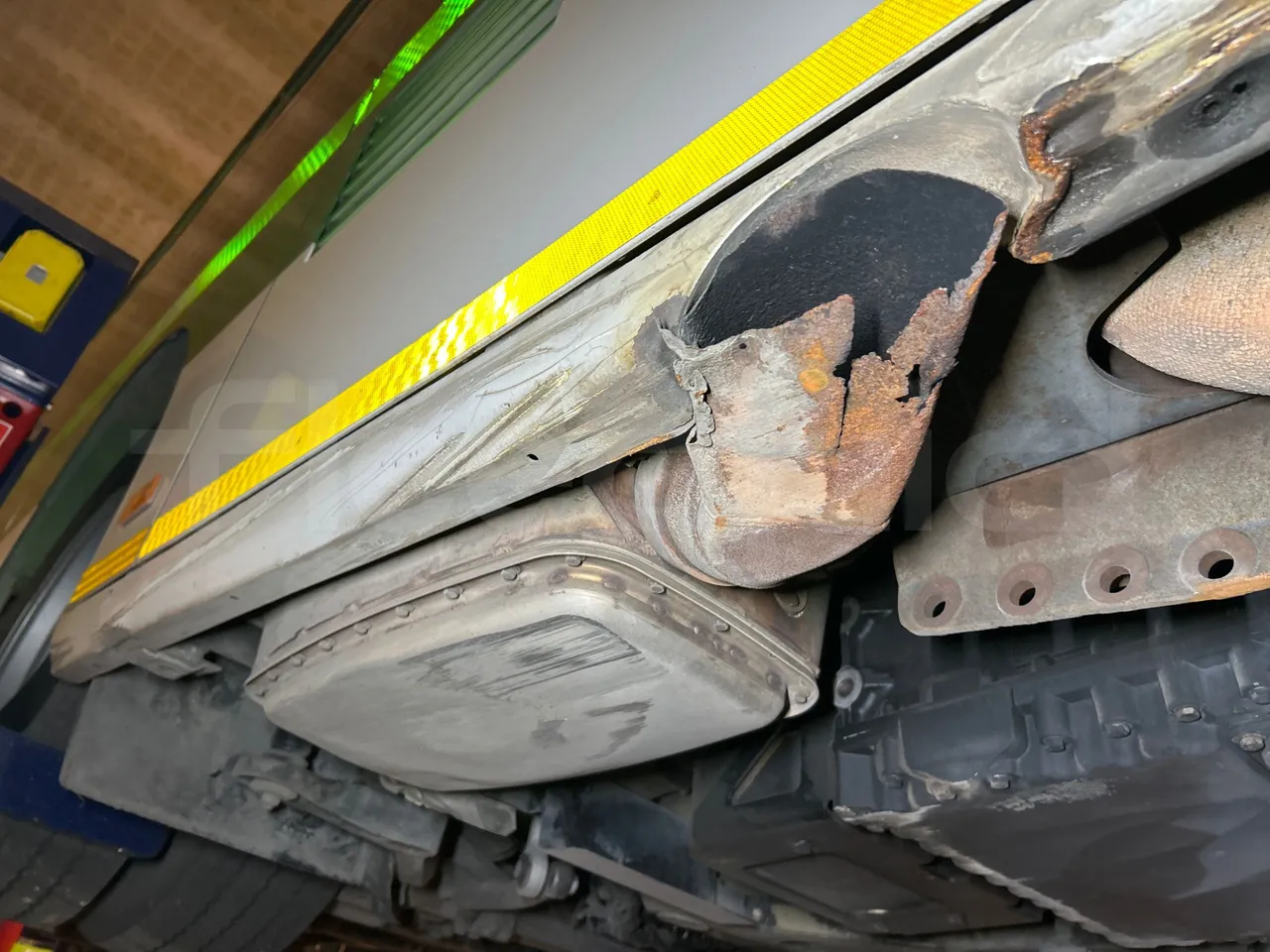 Mercedes-Benz O 530 G- 3P - Euro5 - 260kW - 17.940mt - exhaust photo