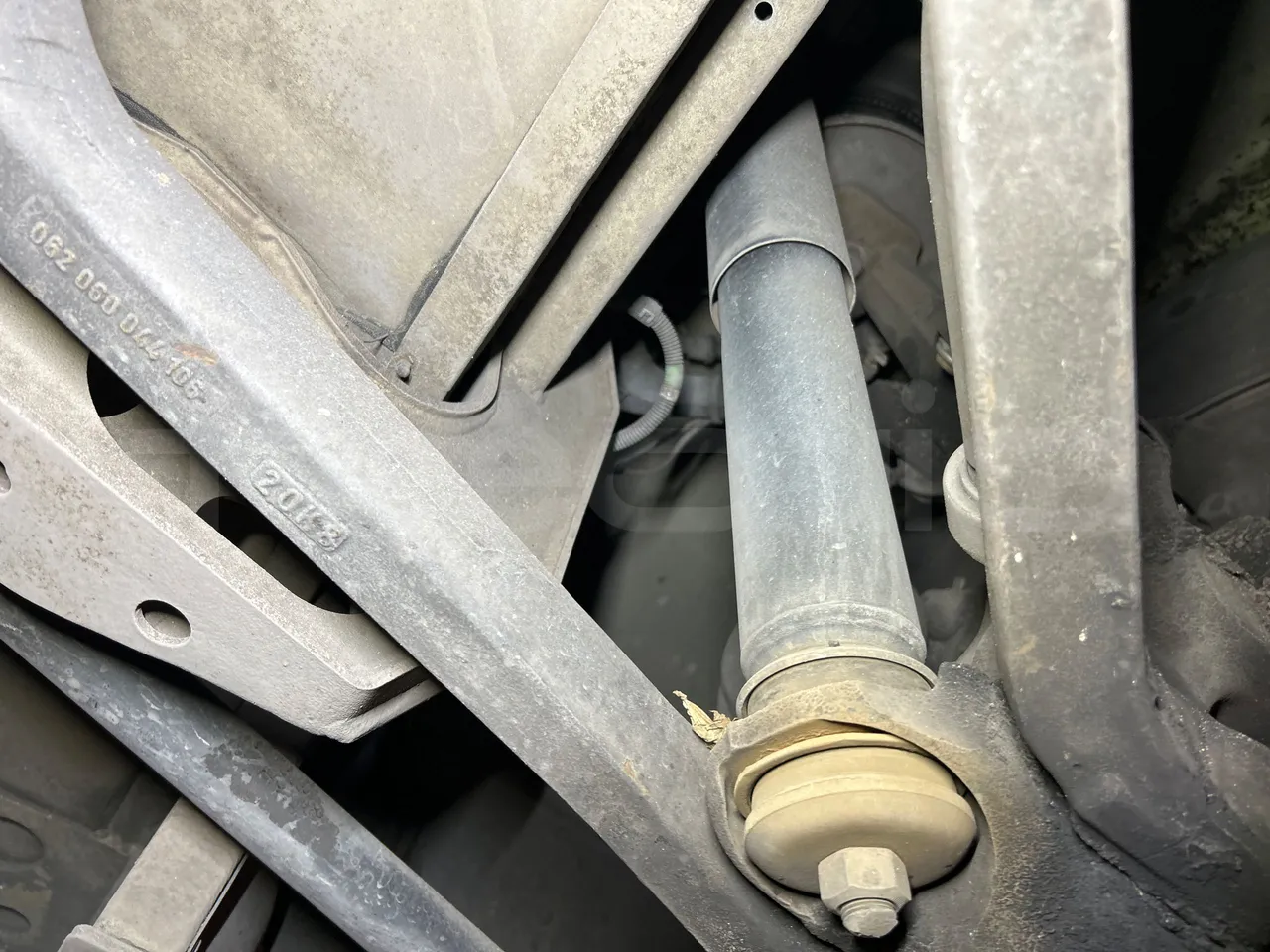 Mercedes-Benz O 530 G- 3P - Euro5 - 260kW - 17.940mt - front shock absorbers right