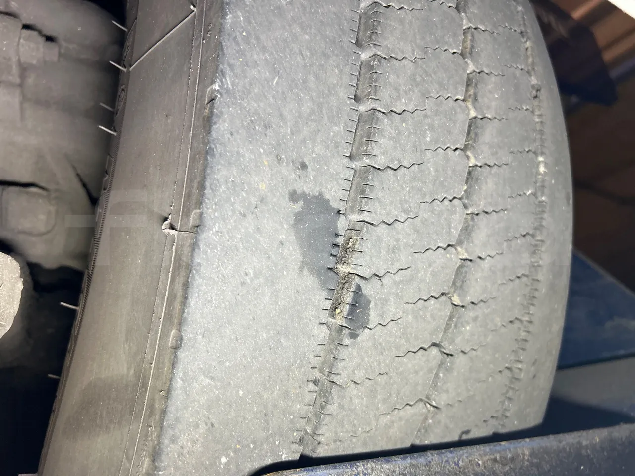 Mercedes-Benz O 530 G- 3P - Euro5 - 260kW - 17.940mt - tread condition front tires left