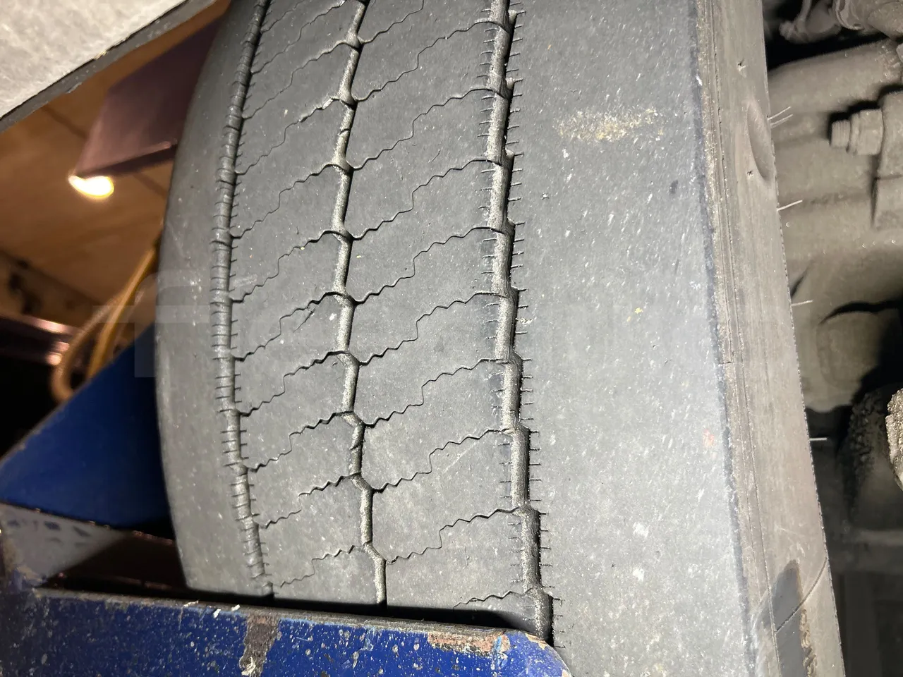 Mercedes-Benz O 530 G- 3P - Euro5 - 260kW - 17.940mt - tread condition front tires right