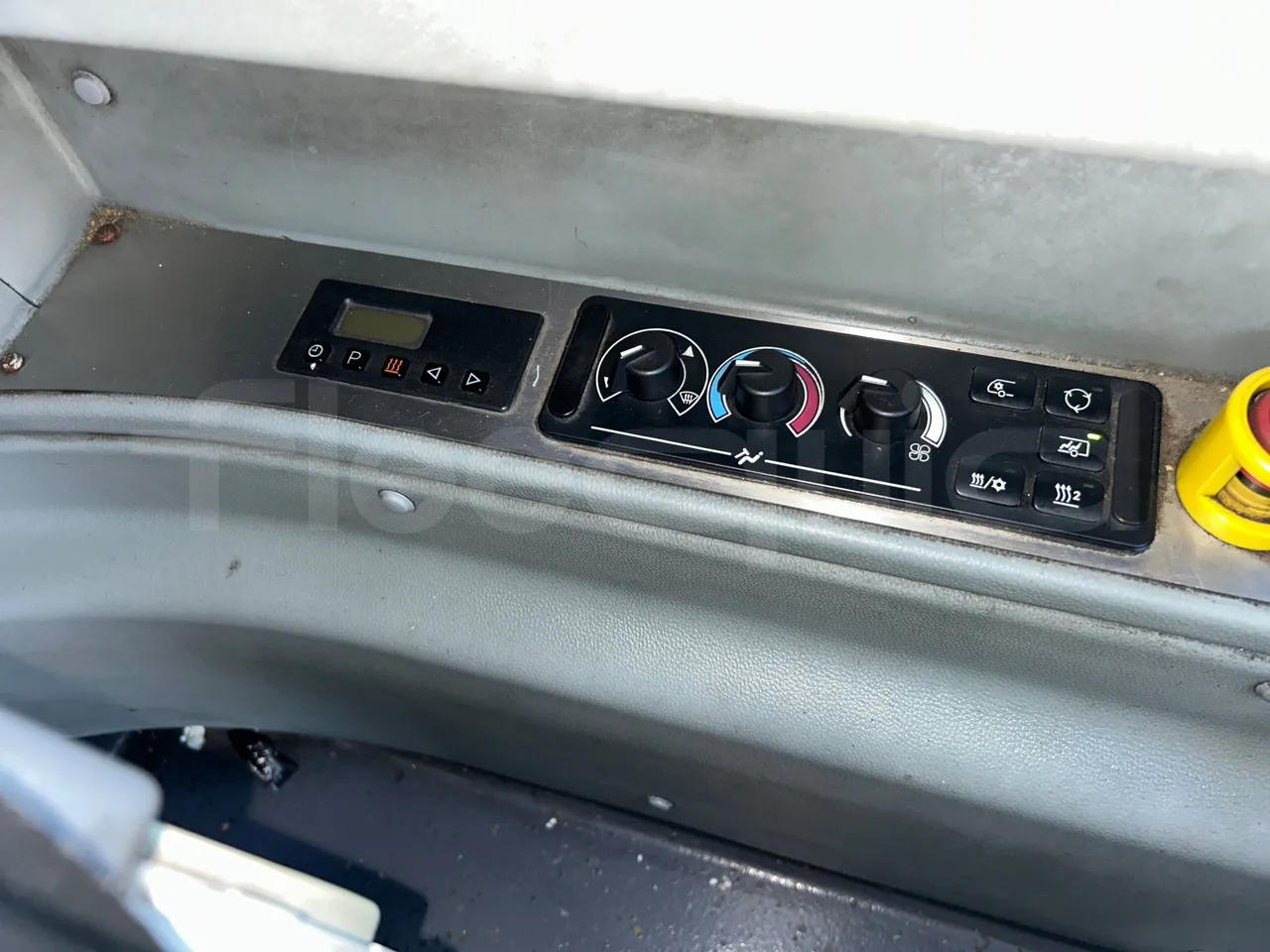 Mercedes-Benz O 530 G- 3P - Euro5 - 260kW - 17.940mt - hostess seat photo