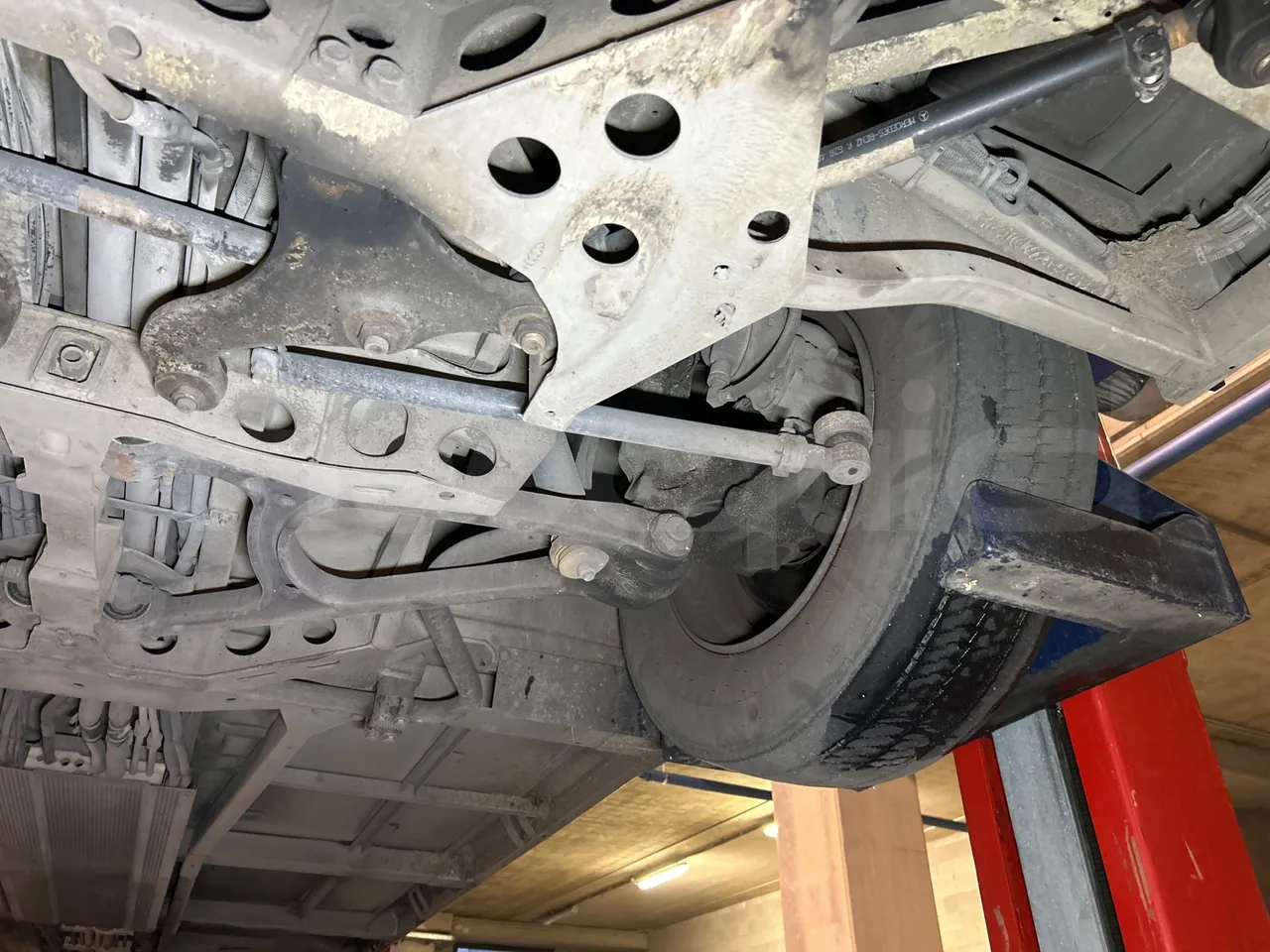 Mercedes-Benz O 530 G- 3P - Euro5 - 260kW - 17.940mt - front axle left side