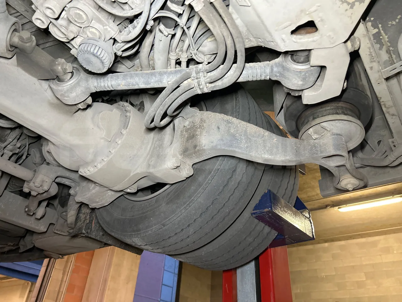 Mercedes-Benz O 530 G- 3P - Euro5 - 260kW - 17.940mt - axle 3 left side