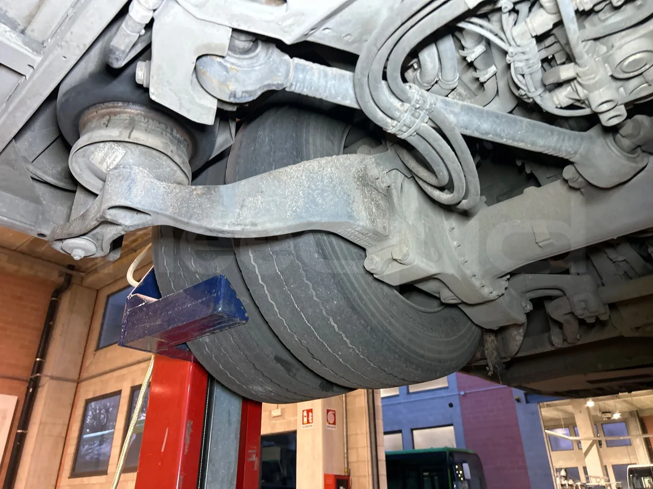 Mercedes-Benz O 530 G- 3P - Euro5 - 260kW - 17.940mt - axle 3 right side