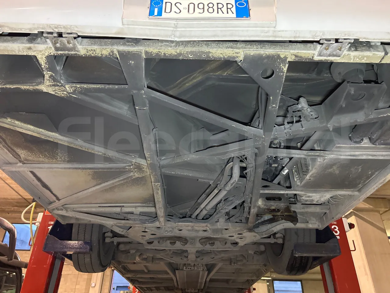 Mercedes-Benz O 530 G- 3P - Euro5 - 260kW - 17.940mt - front undercarriage from front