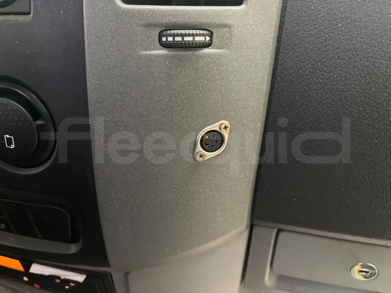 Mercedes-Benz Sprinter Noge - EUR6 - 140kW - 7.361m - hostes microphone accessories photo