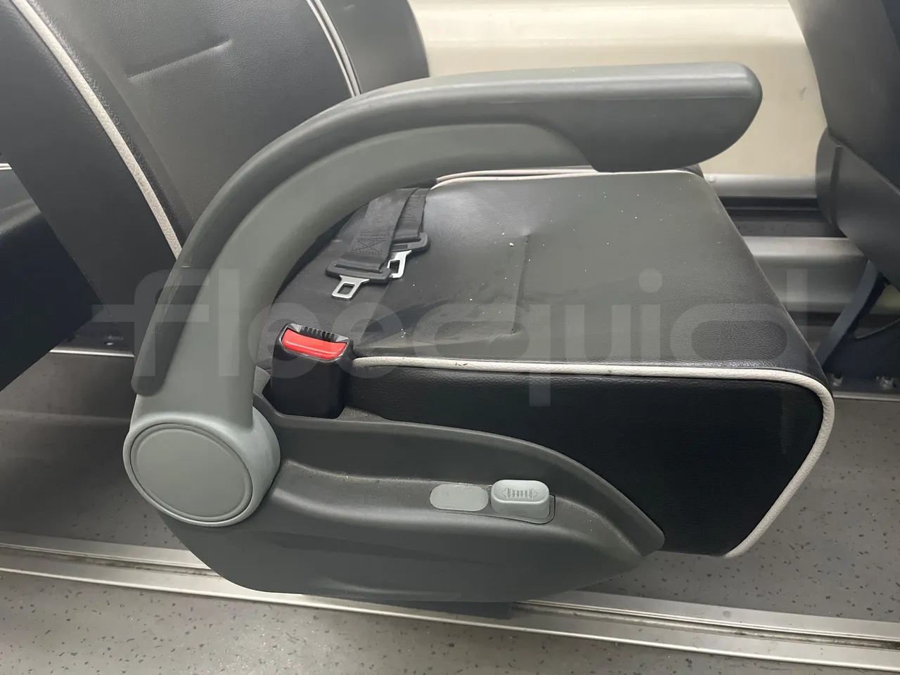 Mercedes-Benz Sprinter Noge - EUR6 - 140kW - 7.361m - armrest detail photo