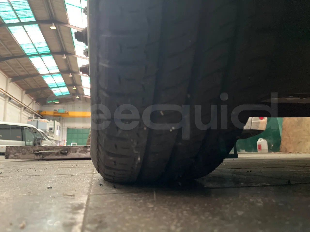 Mercedes-Benz Sprinter Noge - EUR6 - 140kW - 7.361m - tread condition front tires left