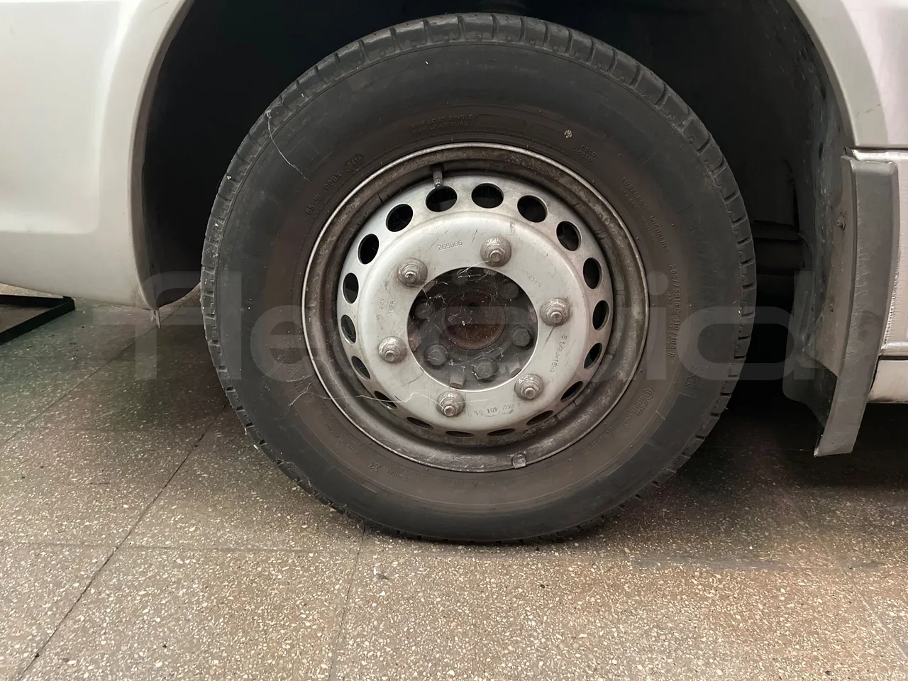 Mercedes-Benz Sprinter Noge - EUR6 - 140kW - 7.361m - front left tire measurements