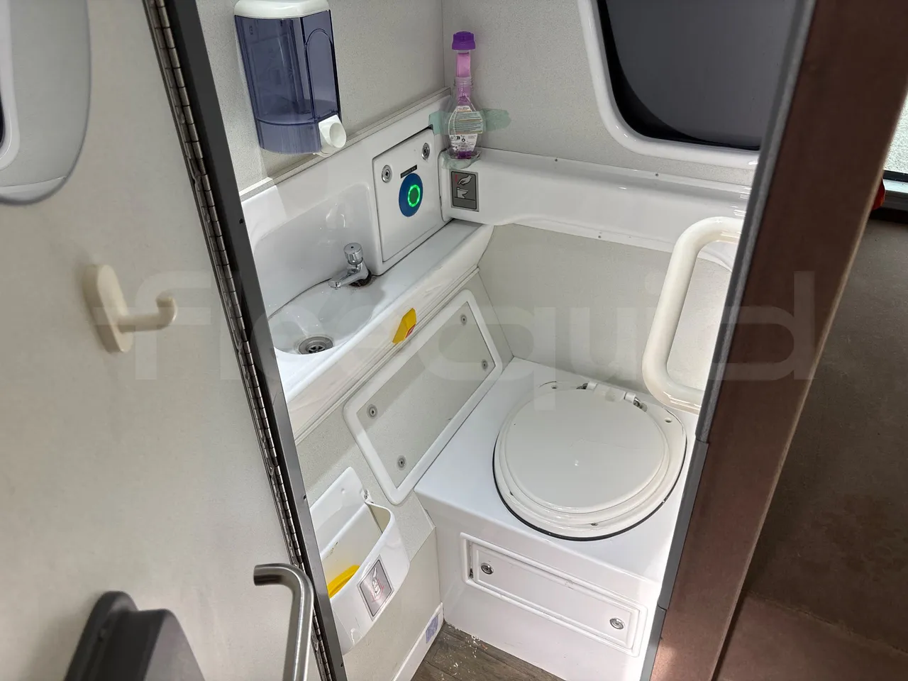 Van Hool Astromega TDX27 - EUR6 - 375kW - 14.105m - toilette accessories photo