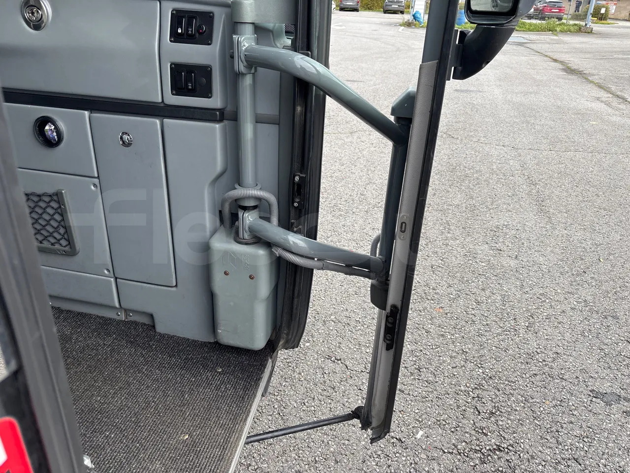 Van Hool Astromega TDX27 - EUR6 - 375kW - 14.105m - door mechanism photo