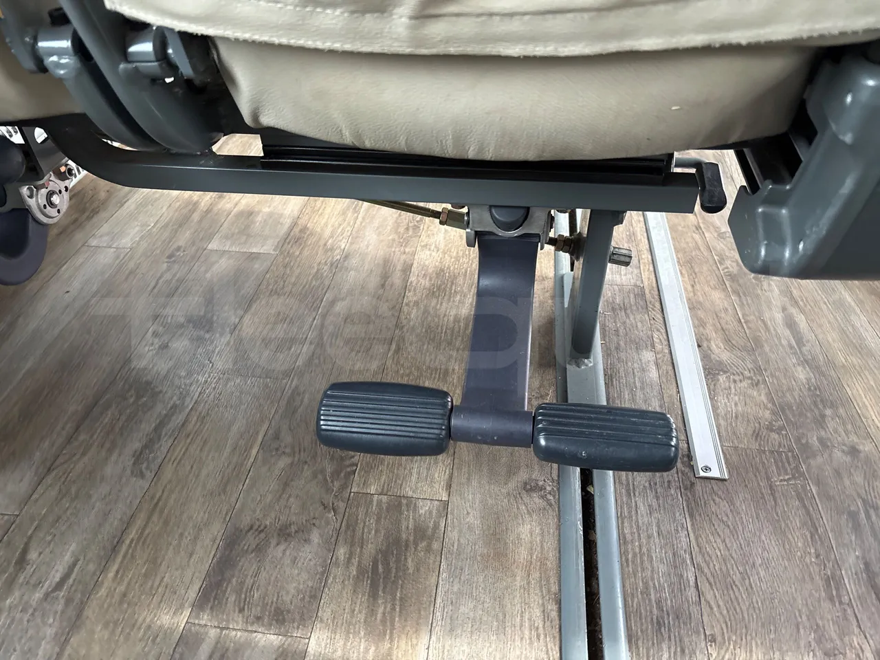 Van Hool Astromega TDX27 - EUR6 - 375kW - 14.105m - footrest detail photo