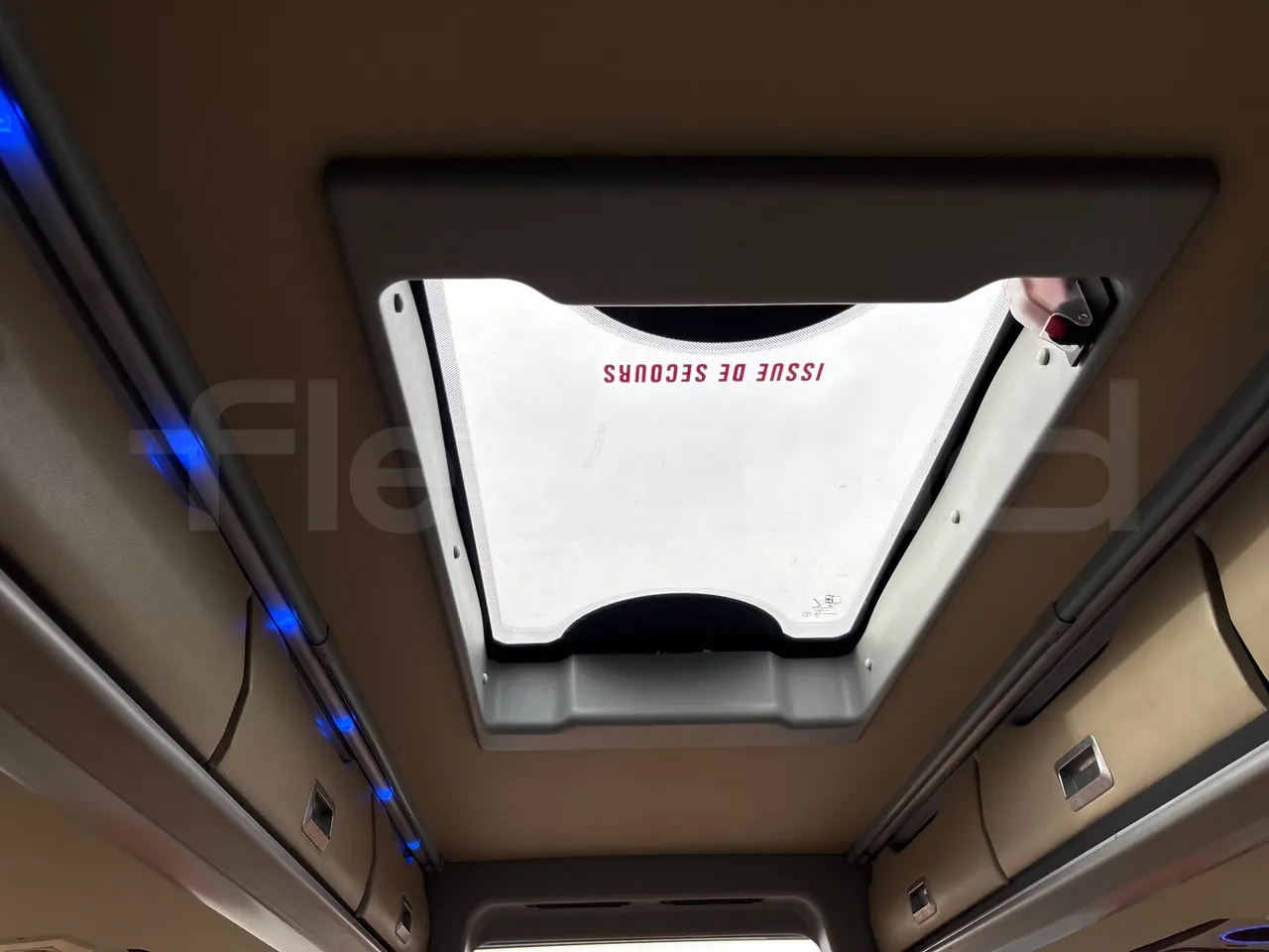 Van Hool Astromega TDX27 - EUR6 - 375kW - 14.105m - roof hatch 2