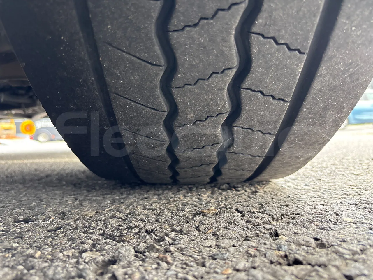 Van Hool Astromega TDX27 - EUR6 - 375kW - 14.105m - tread condition front tires right