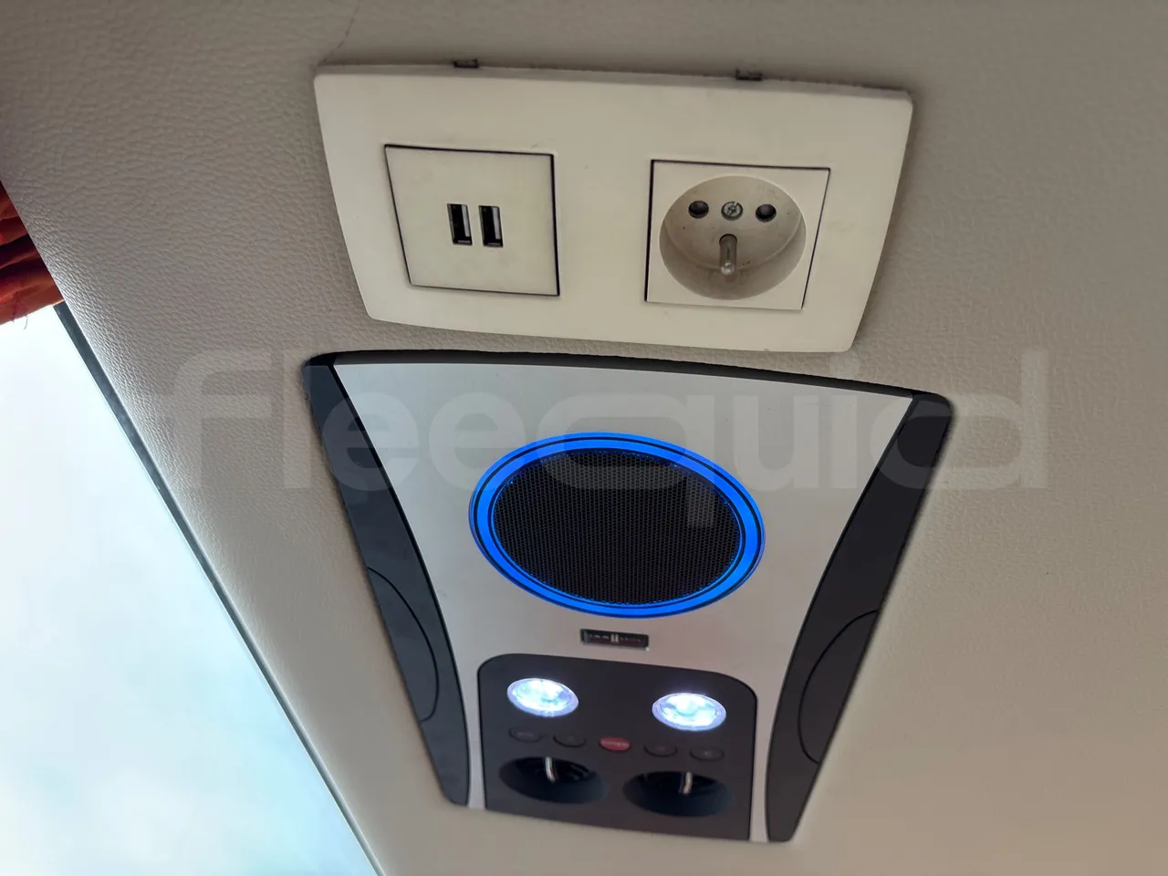 Van Hool Astromega TDX27 - EUR6 - 375kW - 14.105m - power outlets detail