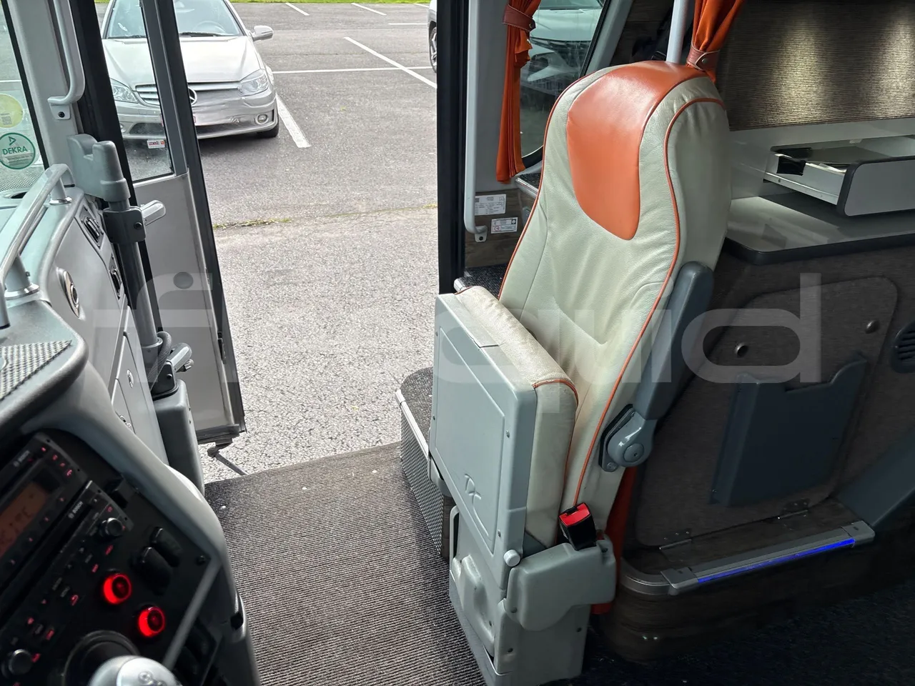 Van Hool Astromega TDX27 - EUR6 - 375kW - 14.105m - hostess seat photo