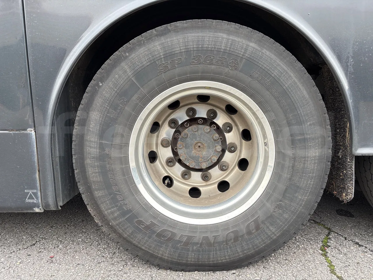 Van Hool Astromega TDX27 - EUR6 - 375kW - 14.105m - rear left tire photo