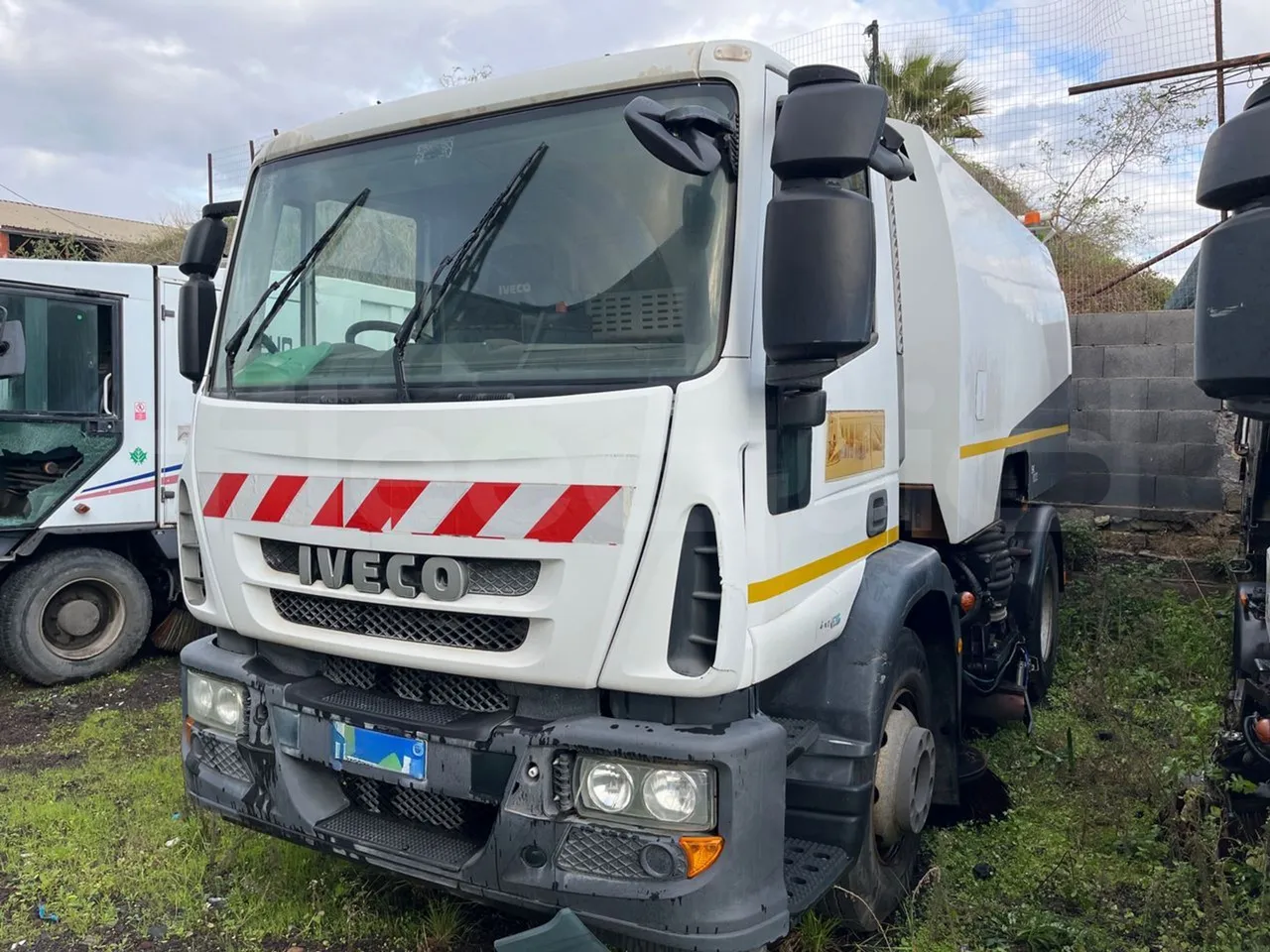 Iveco Faun Viatek 160/150 E4 SK600 - Euro5- 160kW - 6.917mt - 3/4 front left
