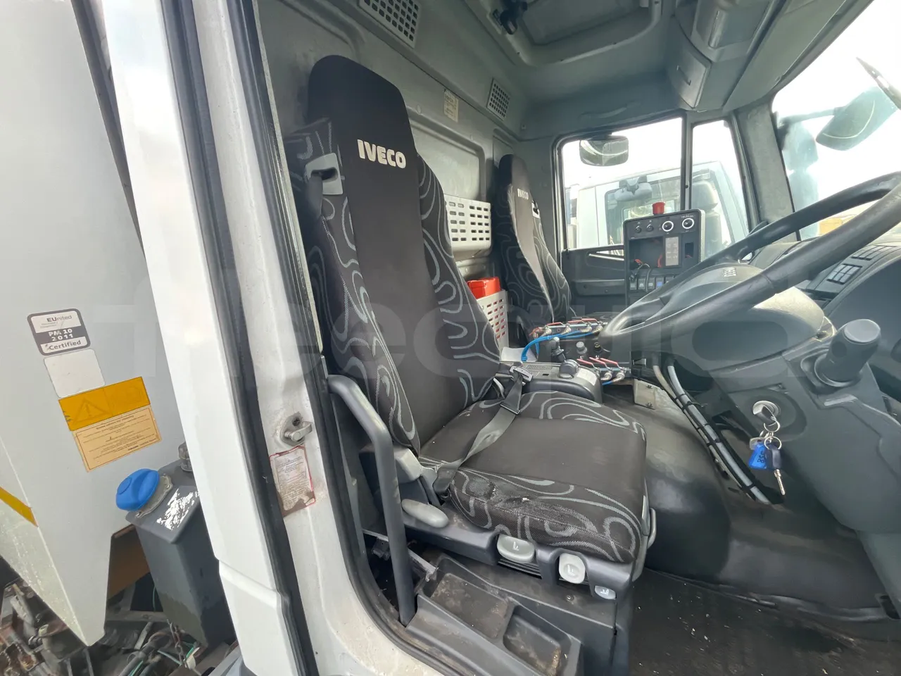 Iveco Faun Viatek 160/150 E4 SK600 - Euro5- 160kW - 6.917mt - driver's seat photo