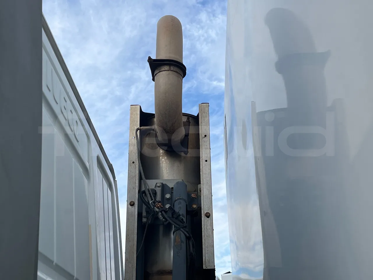 Iveco Faun Viatek 160/150 E4 SK600 - Euro5- 160kW - 6.917mt - exhaust photo