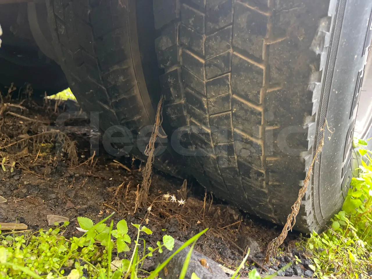 Iveco Faun Viatek 160/150 E4 SK600 - Euro5- 160kW - 6.917mt - tread condition front tires left