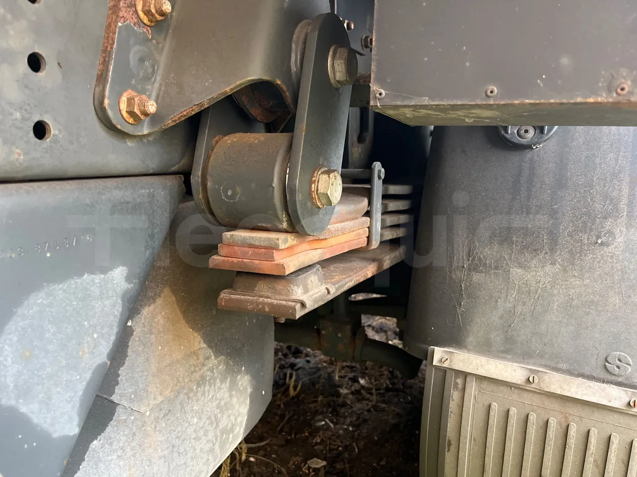 Iveco Faun Viatek 160/150 E4 SK600 - Euro5- 160kW - 6.917mt - axel 3 leaf spring left