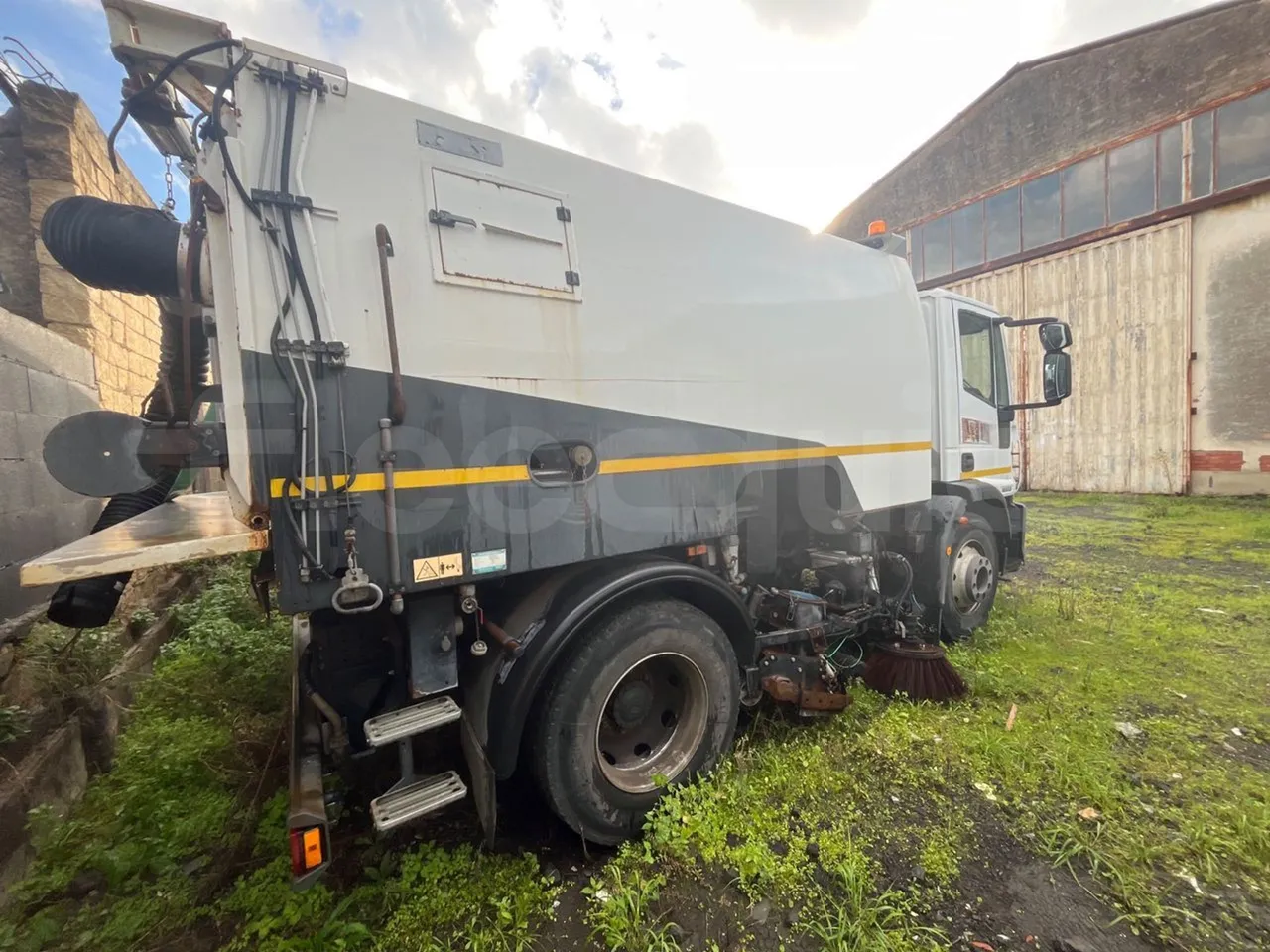 Iveco Faun Viatek 160/150 E4 SK600 - Euro5- 160kW - 6.917mt - right side doors closed