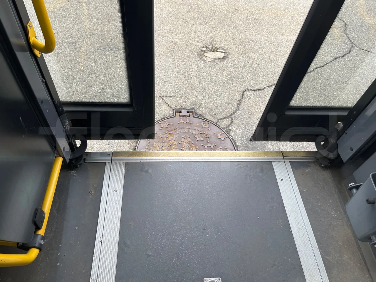 Vdl Citea SLE 120/310 - EUR6 - 228kW - 12.000m - door mechanism photo