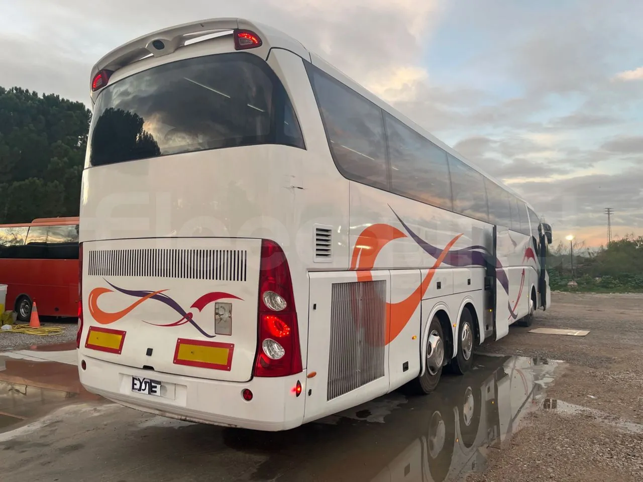 Volvo B13R 9700HD - Euro5 - 345kW - 14.980mt - 3/4 right rear doors open