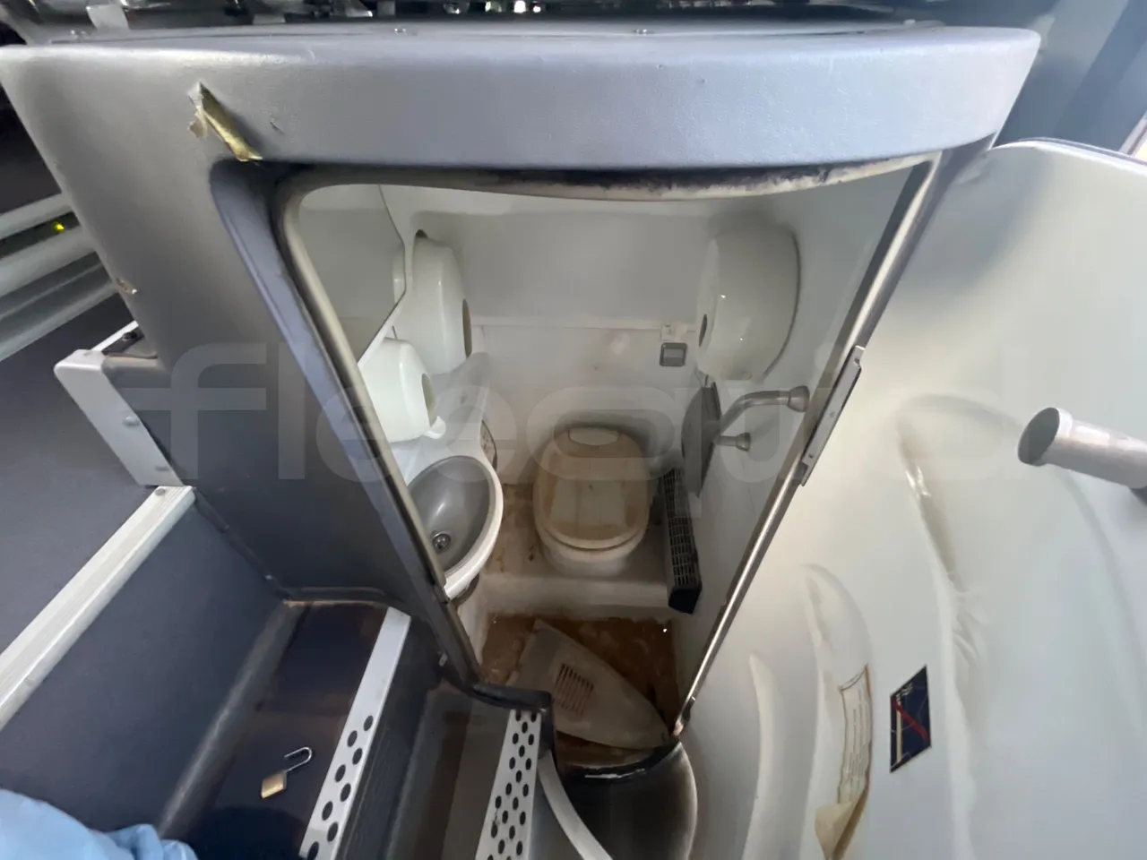 Volvo B13R 9700HD - Euro5 - 345kW - 14.980mt - toilette accessories photo