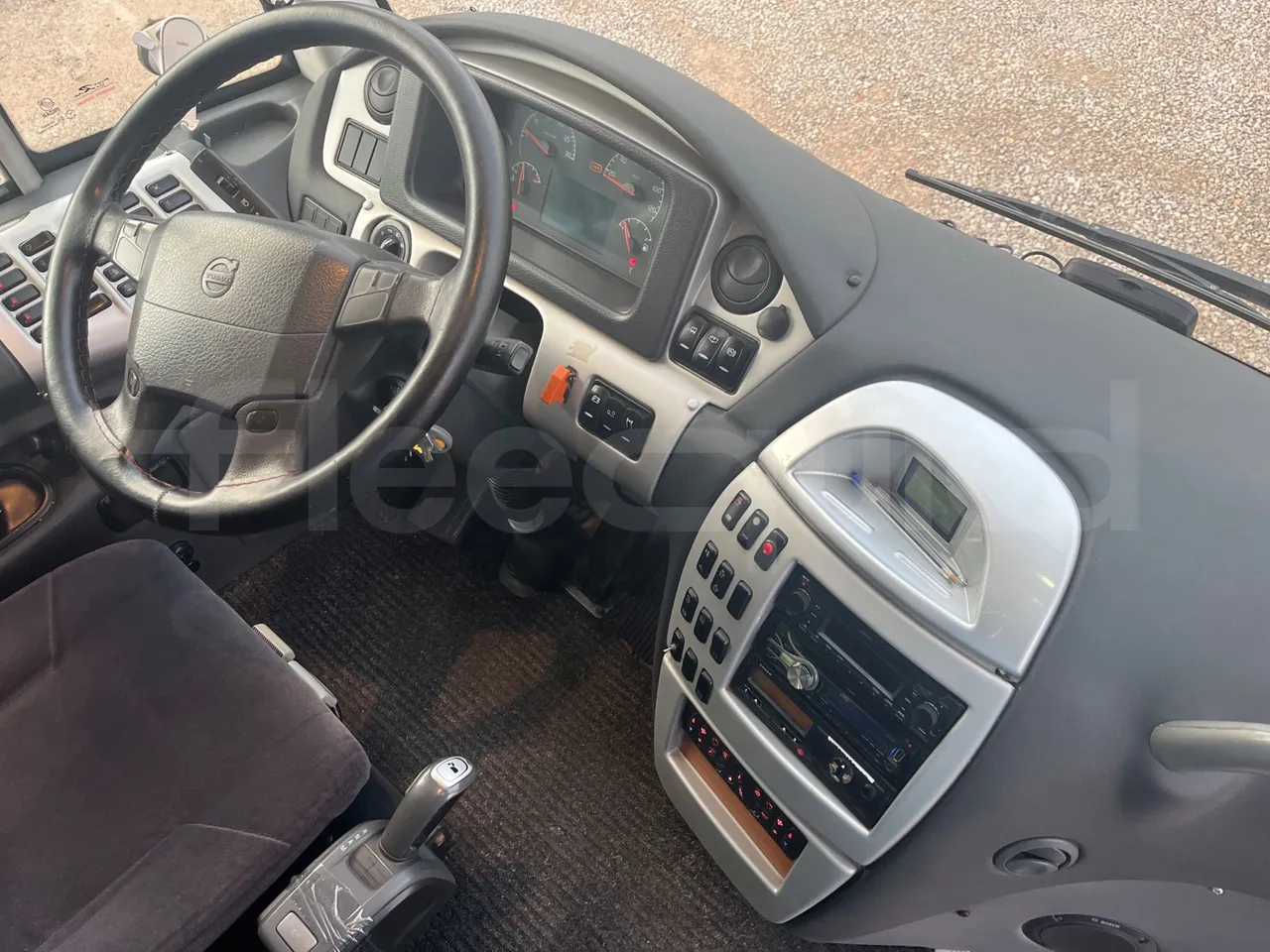 Volvo B13R 9700HD - Euro5 - 345kW - 14.980mt - buttons panels on